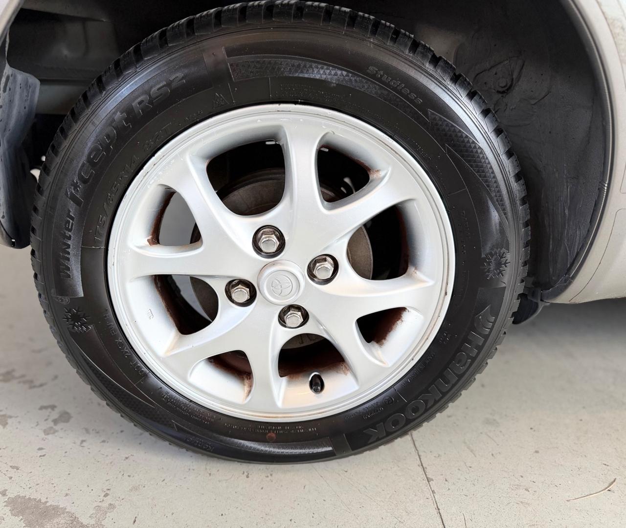 Toyota Yaris 1.3i 16V cat 5 porte Sol AUTOMATICO NEOPATENTATI