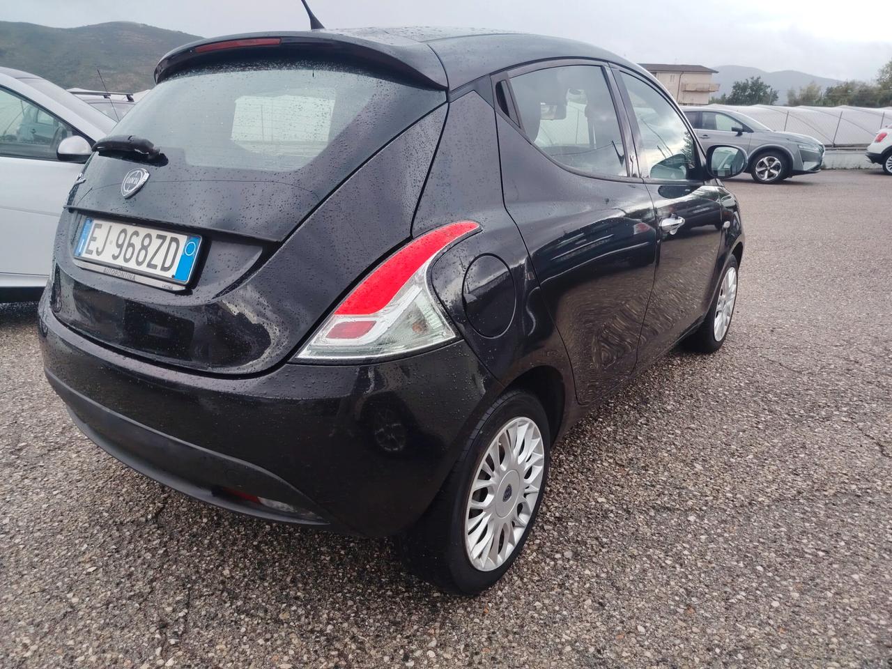 Lancia Ypsilon 1.2 69 CV Unyca