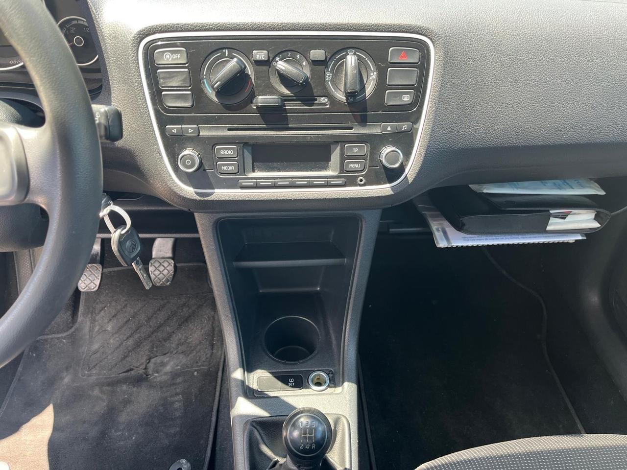 Volkswagen up -5 P-1.0 metano- full- 2015