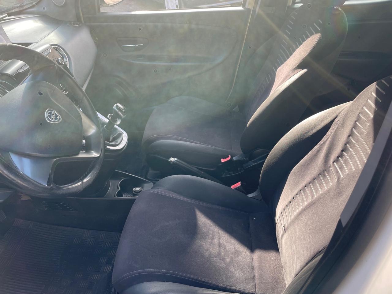 Lancia Ypsilon 1.2 69 CV 5 porte S&S Gold