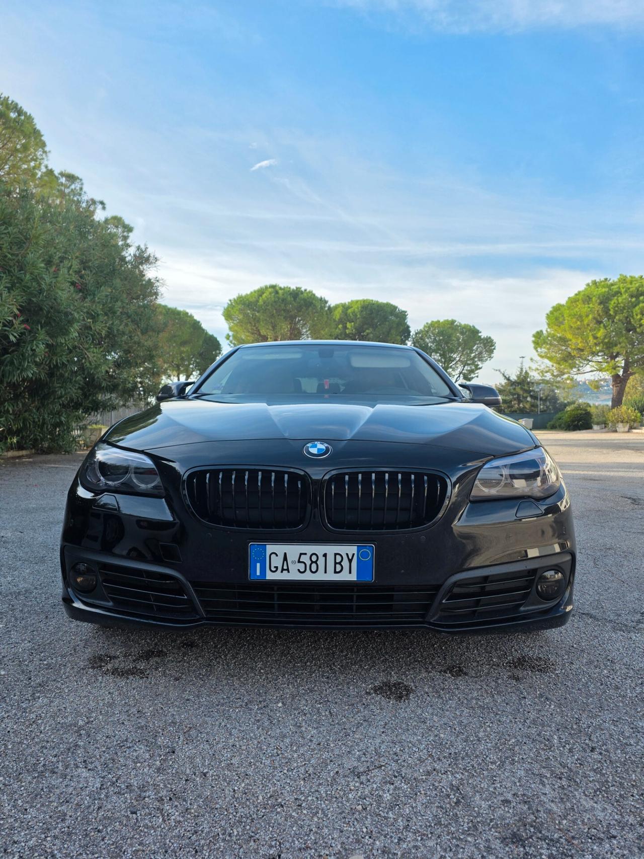 Bmw 520 M sport 2.0 disel 179000 km anno 2015 in perfetto stato tagliando appena eseguito bollo paga