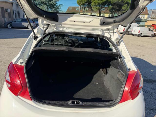 PEUGEOT 208 1.4 8V HDi 68CV 5p. Van senza lavoro da fare