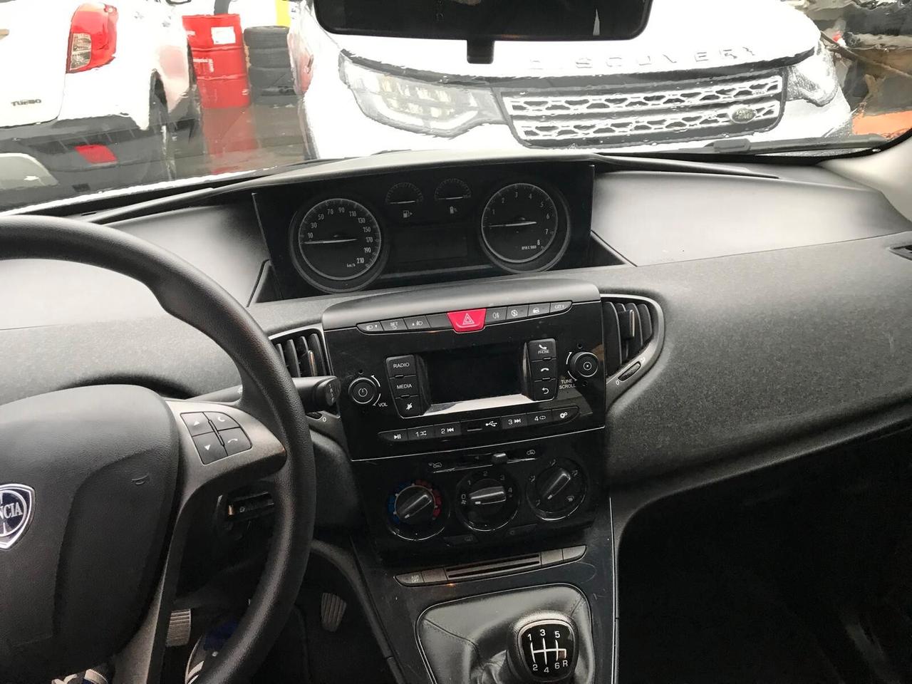 Lancia Ypsilon 1.0 FireFly 5 porte S&S Hybrid Ecochic Silver
