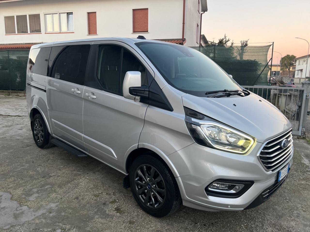 FORD TOURNEO CUSTOM 2.0 DIESEL IBRIDO 8 POSTI UNICO PROPRIETARIO PERFETTO