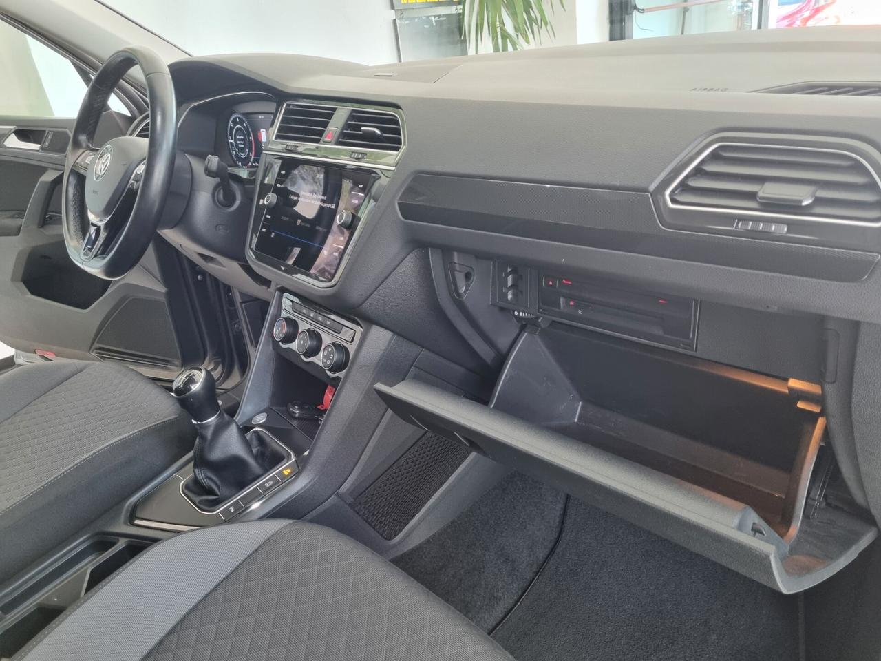 Volkswagen Tiguan 1.6 TDI SCR R-Line, VIRTUAL COCKPIT, KEYLESS