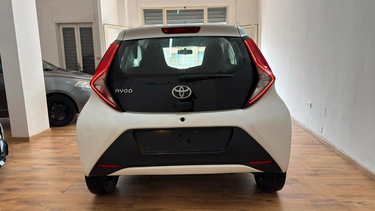 Toyota Aygo Connect 1.0 VVT-i 72 CV 5 porte x-fun