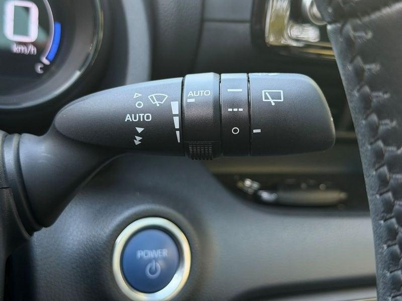Toyota Yaris Yaris 1.5h Lounge “TETTO PANORAMA “