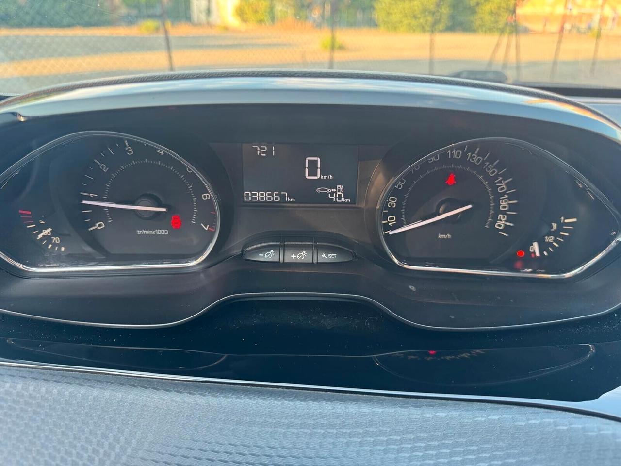 Peugeot 2008 Anno 2014 1.2 Benzina 82 CV 37.000 KM