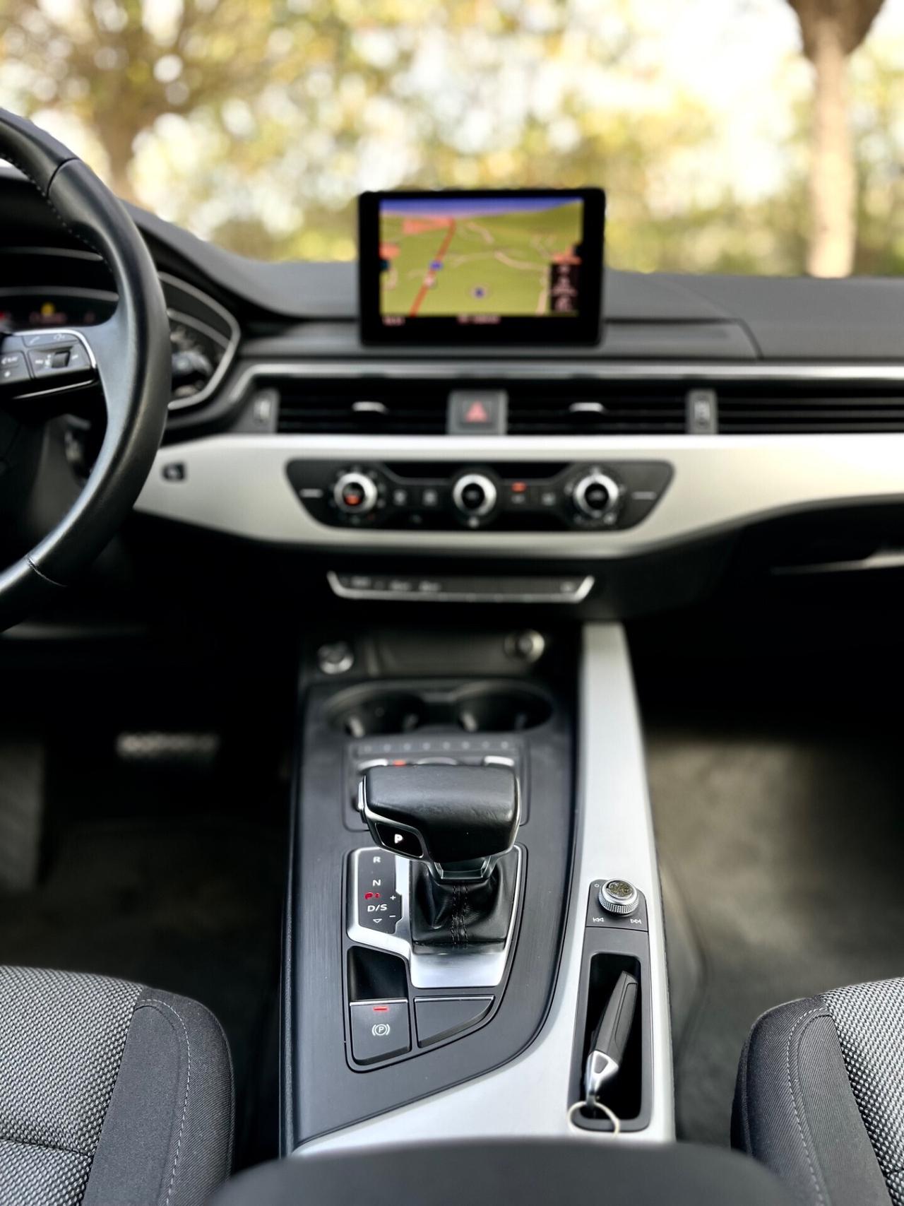 Audi A4 Avant 2.0 TDI 150 CV S tronic TAGLIANDI AUDI