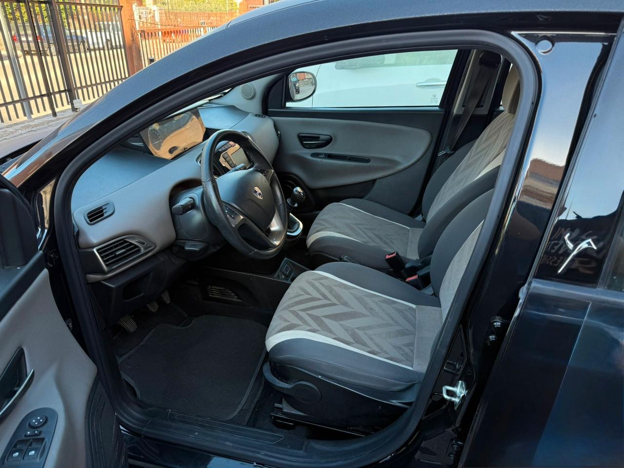 Lancia Ypsilon 1.2 69 CV 5 porte Gold