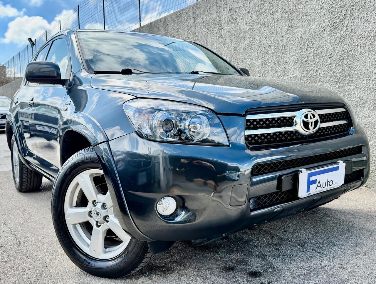 Toyota RAV4 2.2 D-4D 177 CV Luxury,TETTO APRIBILE,Navi,Climatronic,ecc.