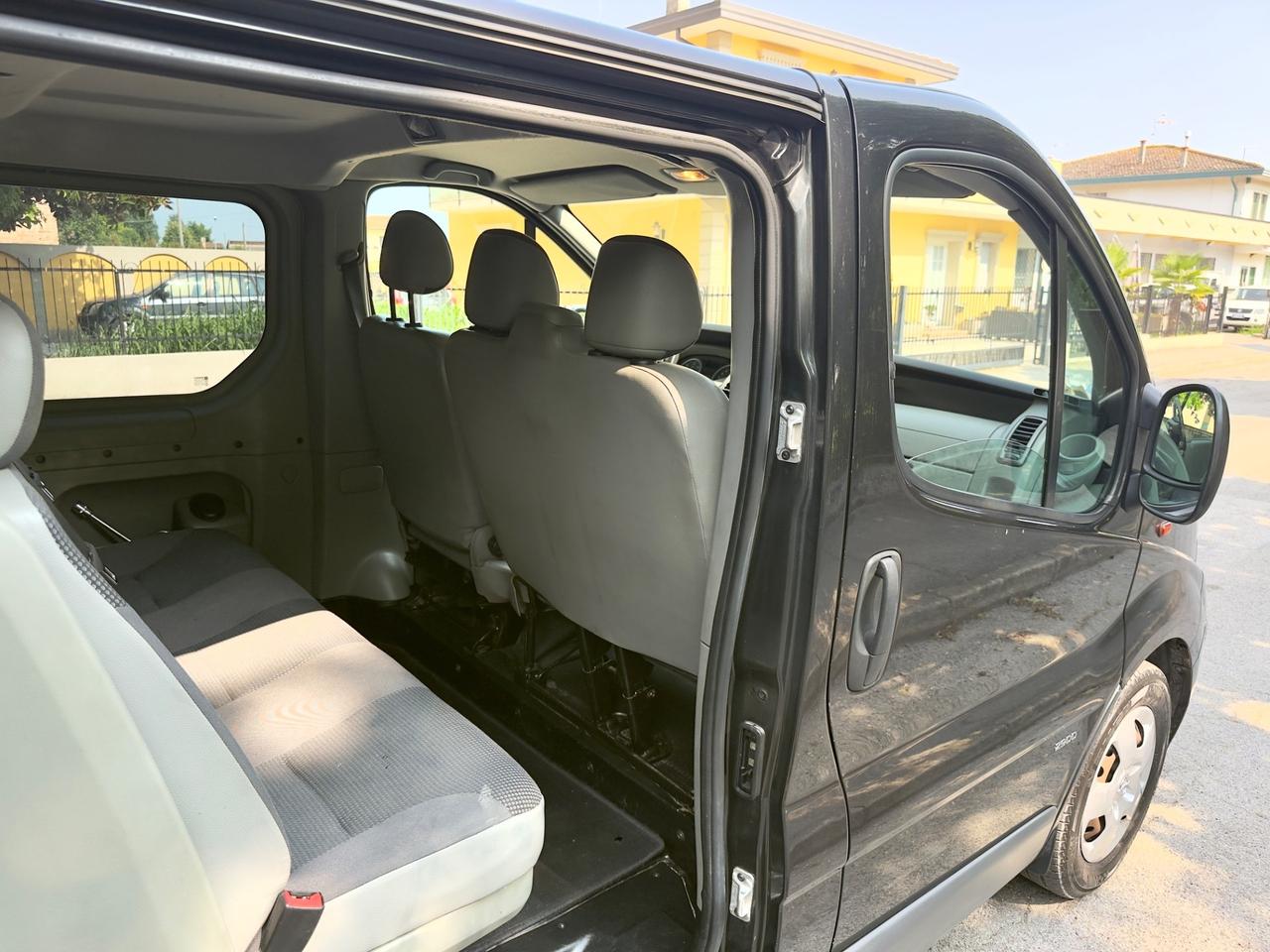 Opel Vivaro 27 2.5 CDTI PC-TN Combi Semivetrato