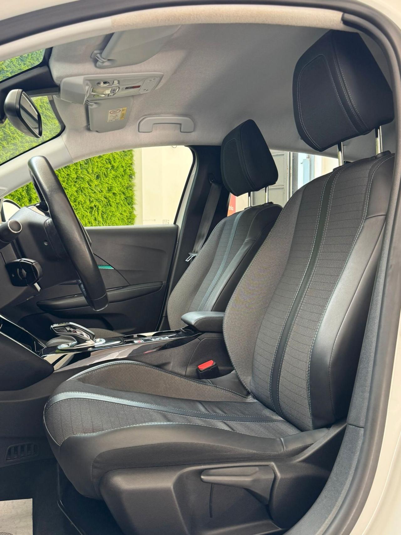 Peugeot 208 motore elettrico 136 CV 5 porte Allure