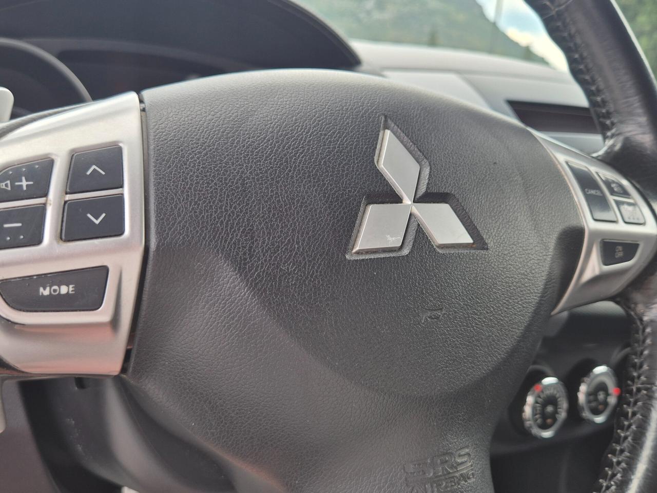 Mitsubishi Outlander 2.2 DI-D 4WD Intense