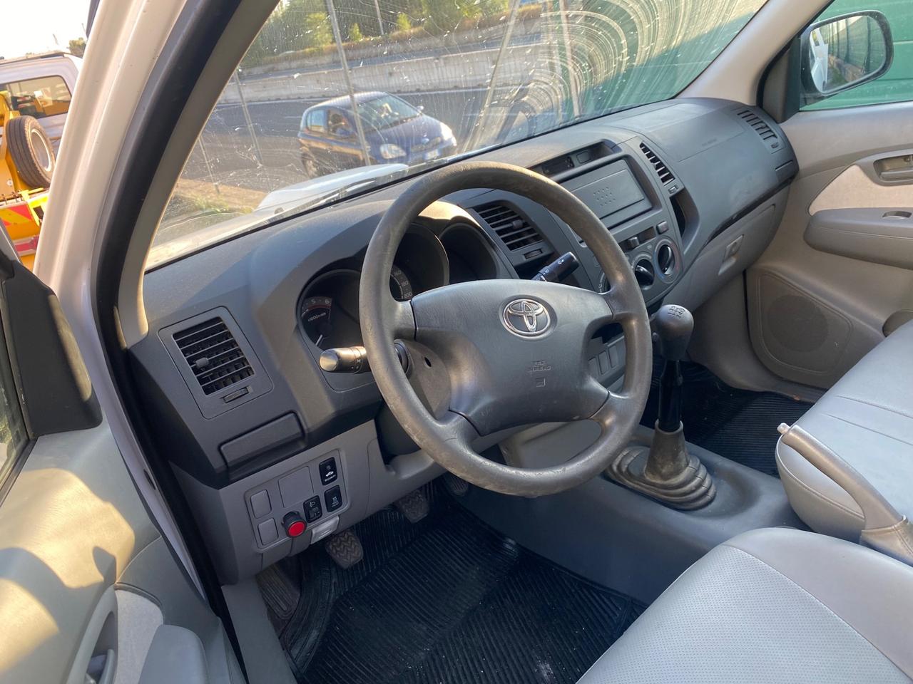Toyota Hilux 2.5 D-4D 2WD Cassonato....