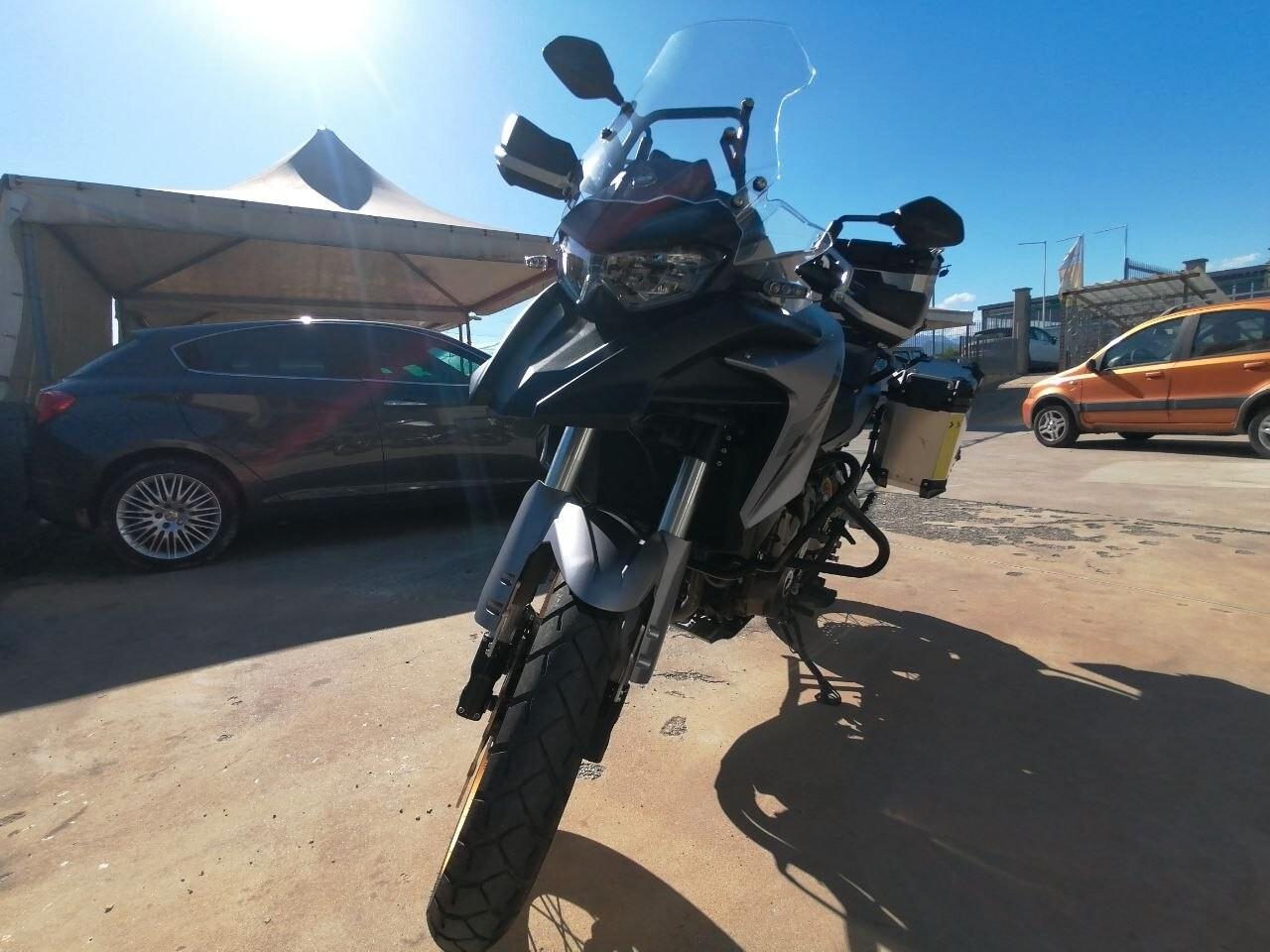 Qj Motor SRT 700 X
