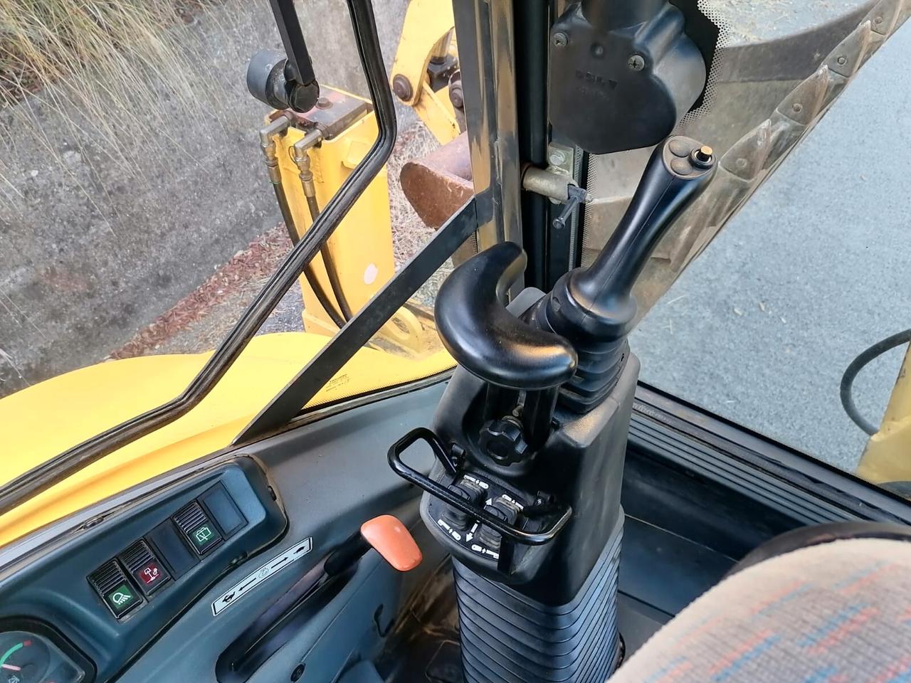 Terna Seminuova New-Holland LB110 B
