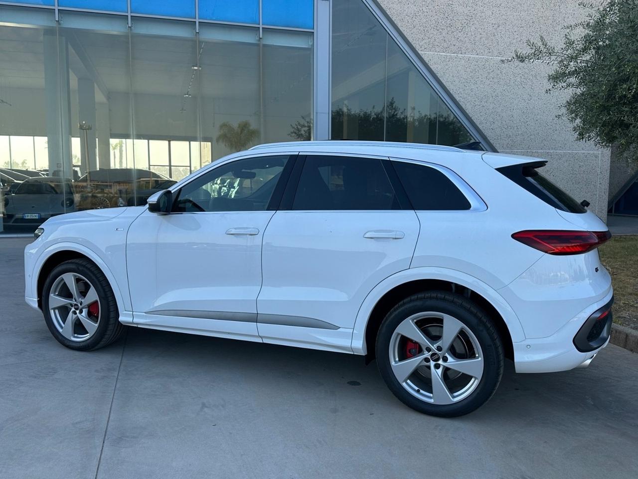 Audi Q5 2.0 tdi Sline Possibilità noleggio no scoring