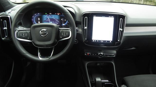 VOLVO XC40 B3 automatico Plus Dark