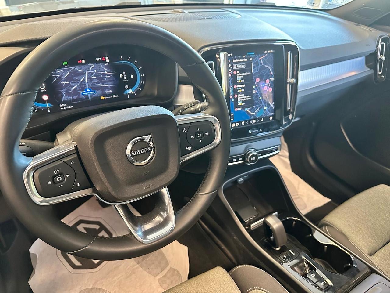 Volvo XC40 B3 automatico Plus Dark
