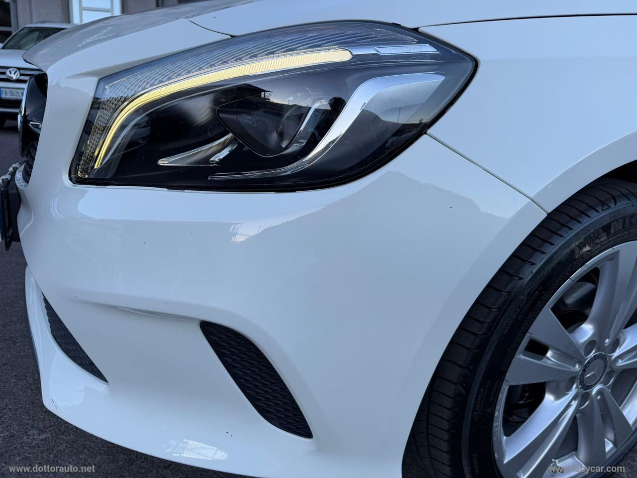 MERCEDES-BENZ A 180 d Premium