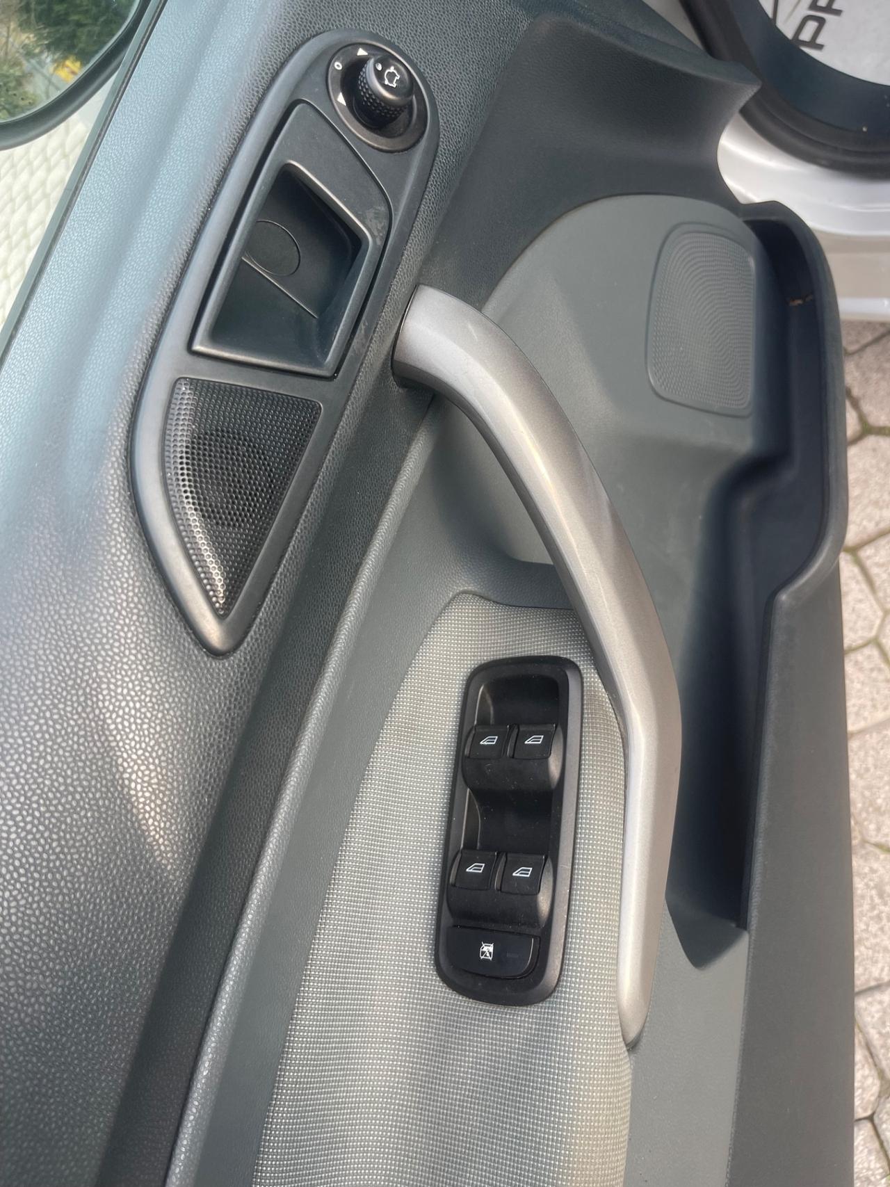 Ford Fiesta 1.6 TDCi 90CV 5 porte DPF Titanium