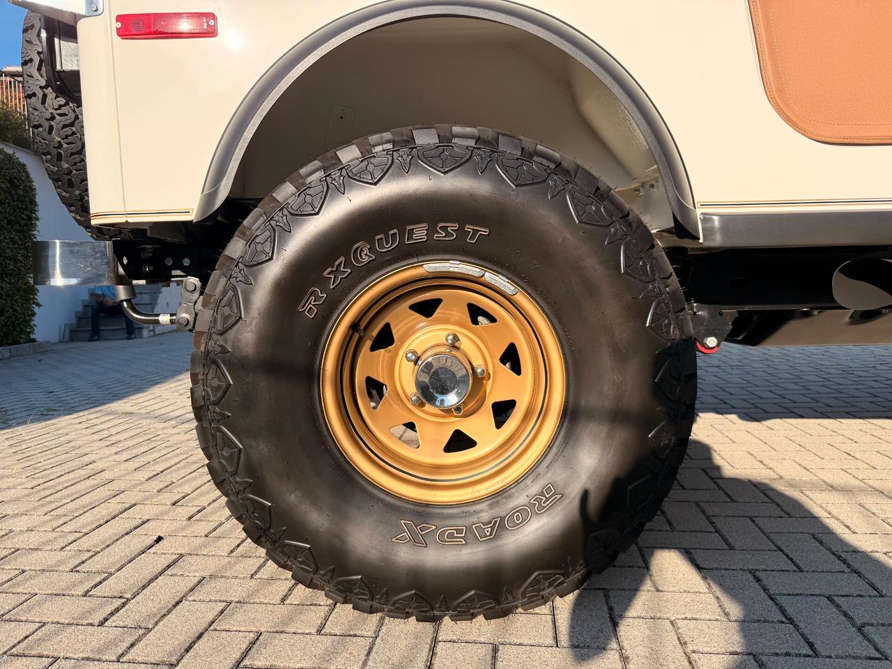 Jeep CJ-7 Golden Eagle