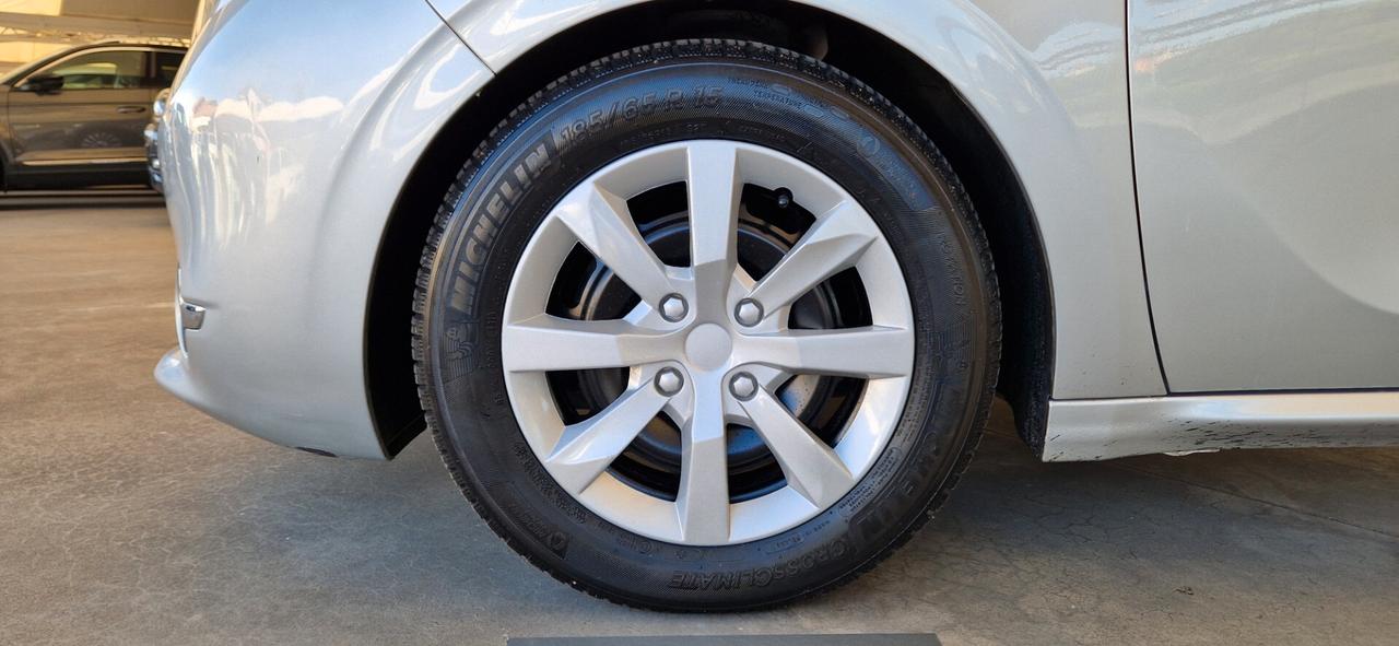 Peugeot 208 1.4 eHDi 68cv Automatica