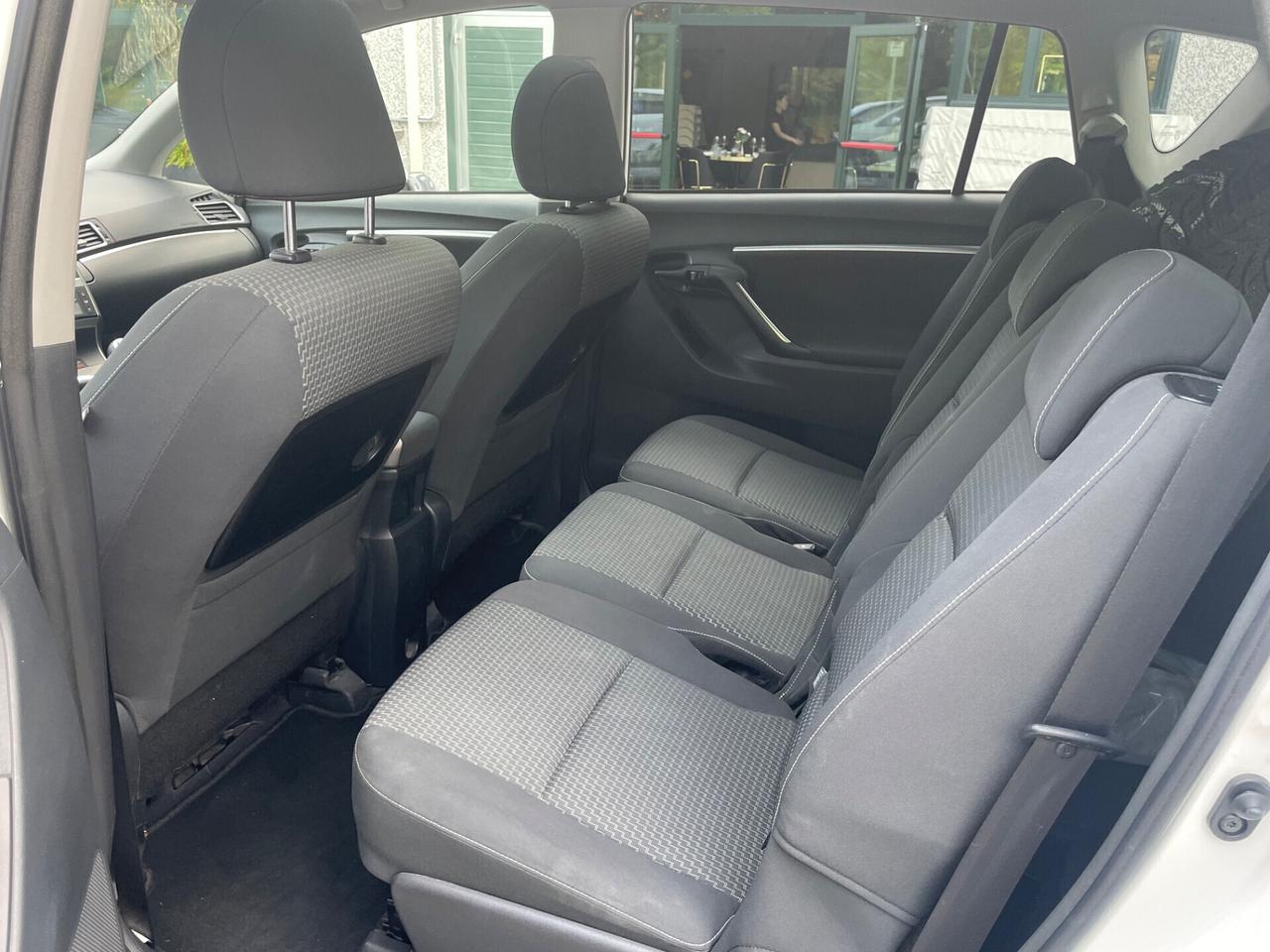 Toyota Verso 1.6 D-4D 7 posti*Tetto*Navi*Neopatentati*