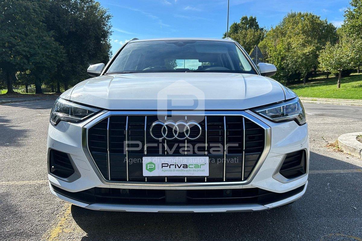 AUDI Q3 35 TFSI Business Advanced