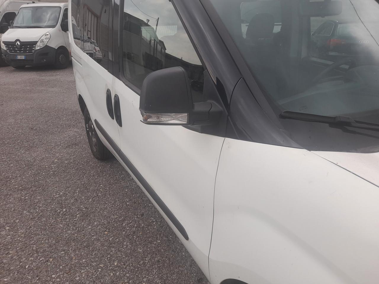 Fiat doblo 5 posti finestrato autocarro