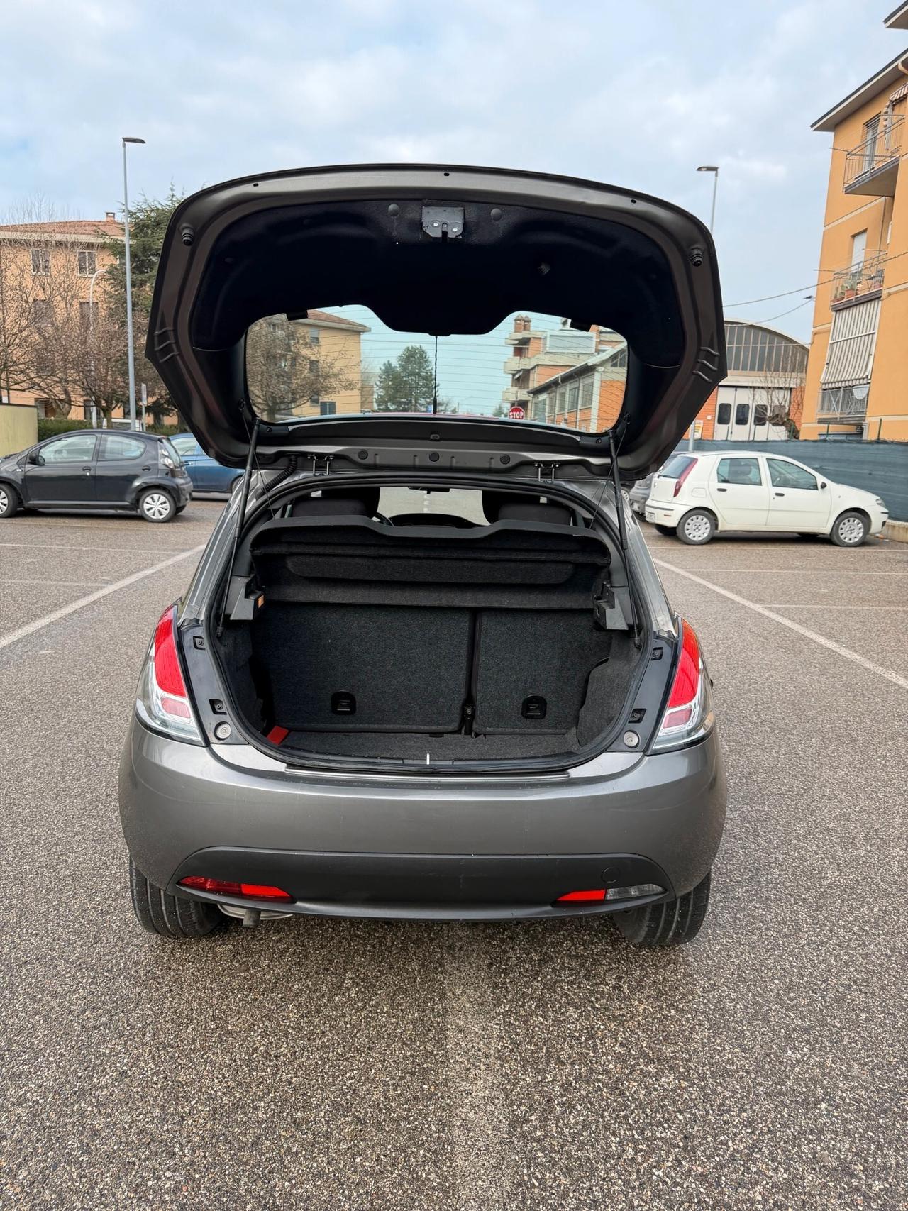 Lancia Ypsilon 1.2 - NEOPATENTATI - 12 MESI DI GARANZIA -