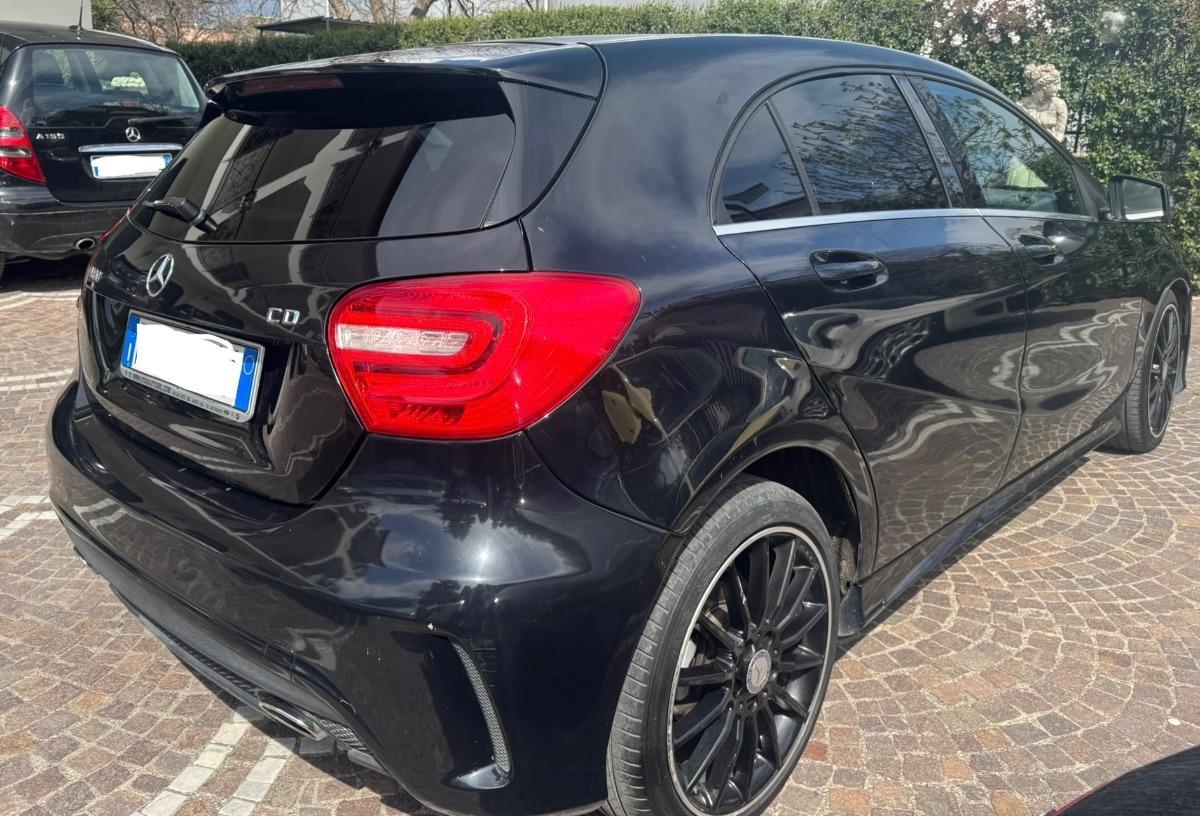 MERCEDES Classe A 180 CDI Dark Night Edition