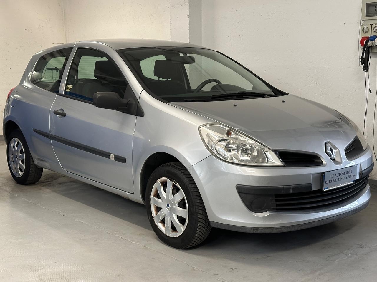 Renault Clio 1.2 16V 3 porte Neopatentati