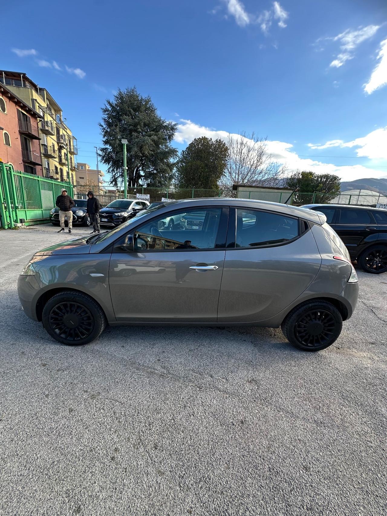 Lancia Ypsilon 1.0 FireFly 5 porte S&S Hybrid Ecochic A. Ferretti