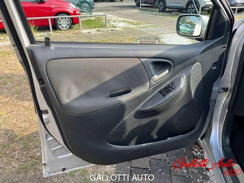 Toyota Yaris Yaris 5p 1.0 Expo s/clima