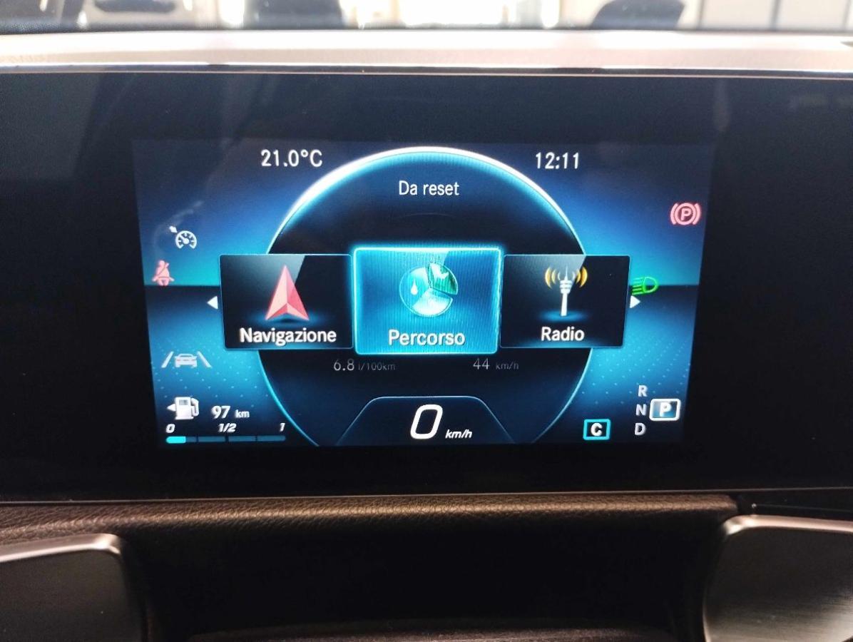 MERCEDES GLB 180d PELLE - TELECAMERA - APPLE - LED - GAR.24 MESI