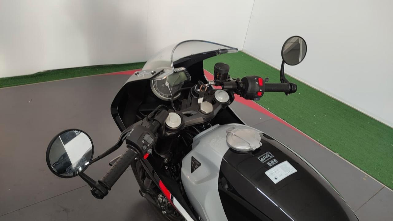 Triumph Thruxton 400
