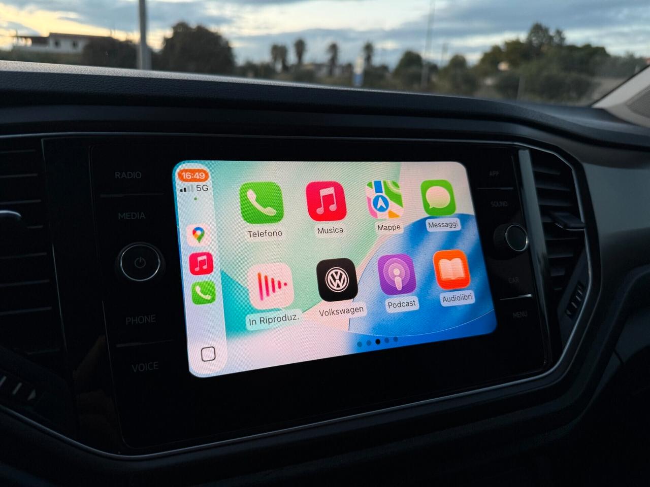 Volkswagen T-Roc/1.0 TSI 116 CV/CAR PLAY/CERCHI 17"/NEO