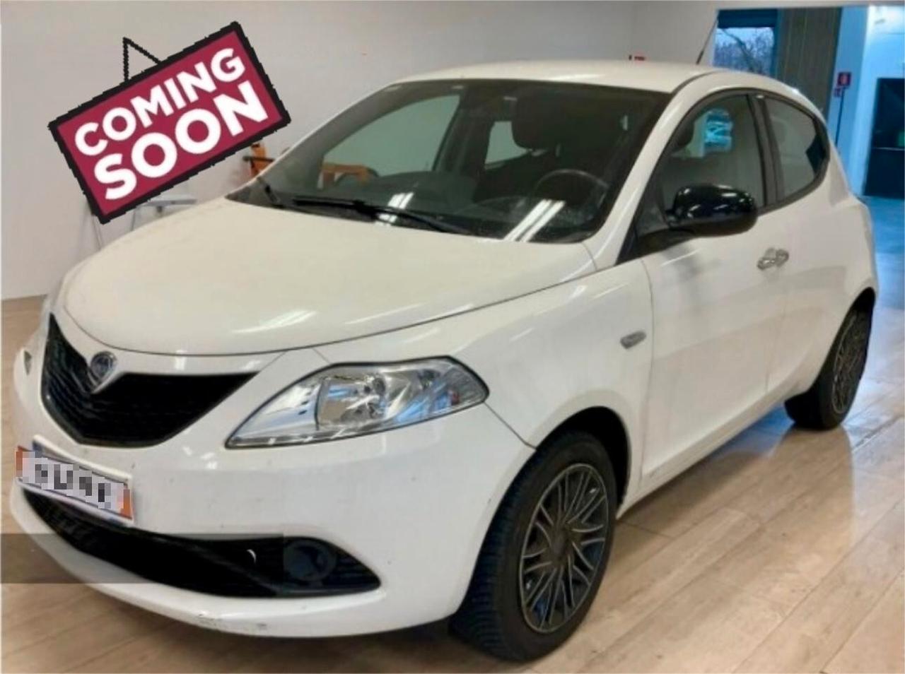 lancia ypsilon neopatentati