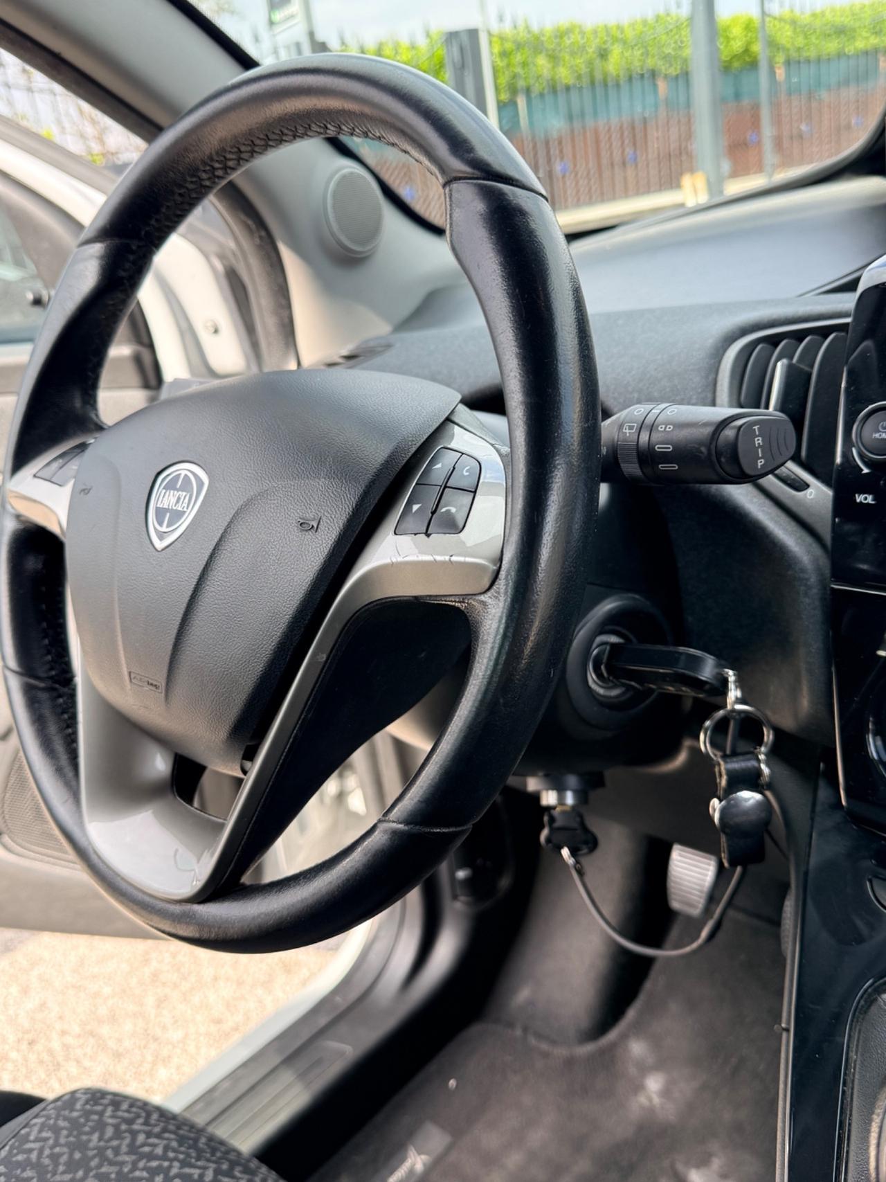 Lancia Ypsilon 1.2 69 CV 5 porte GPL Ecochic Elefantino Blu
