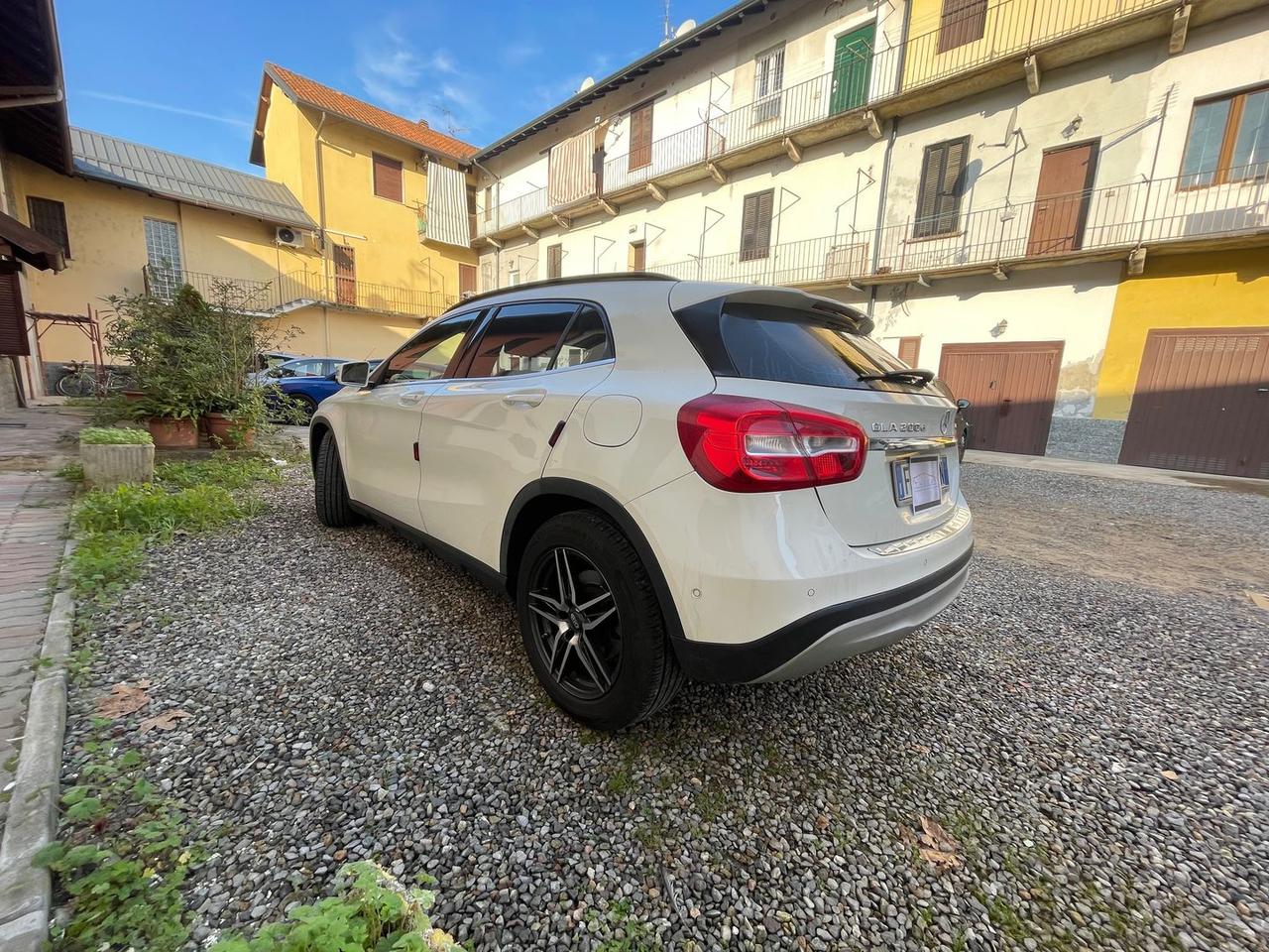 Mercedes-Benz GLA 200