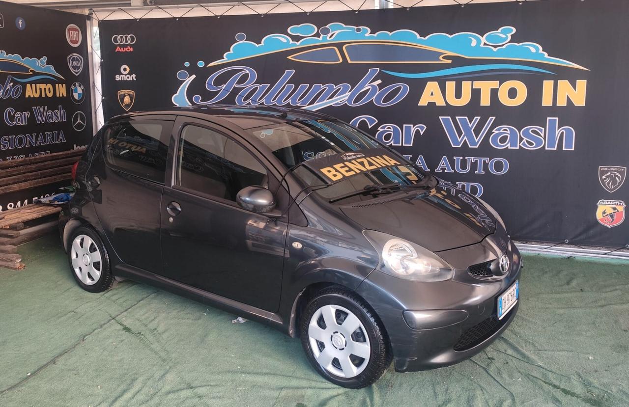 Toyota Aygo 1.0 12V VVT-i 5 porte Sol