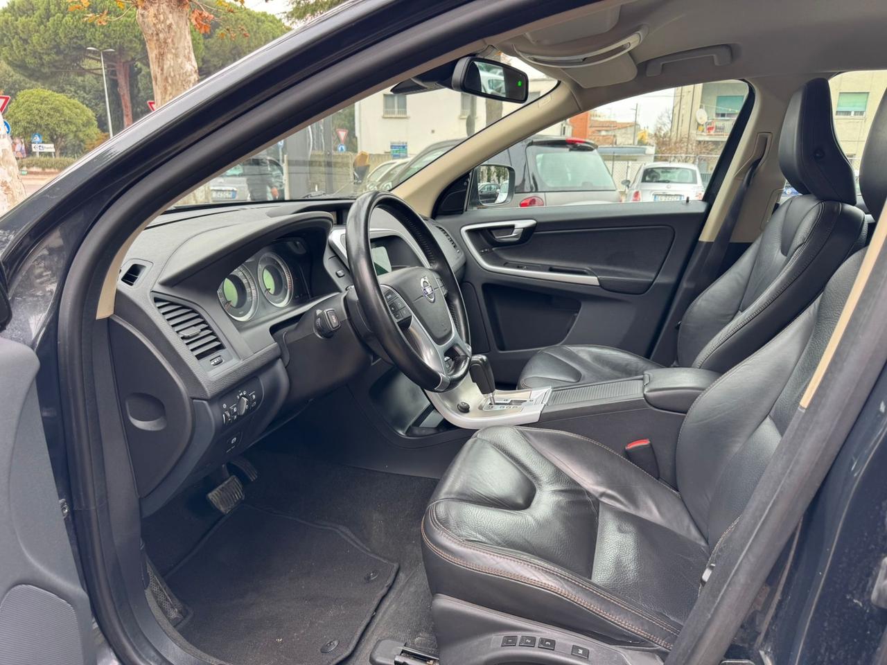 Volvo XC 60 XC60 D5 AWD Geartronic Summum