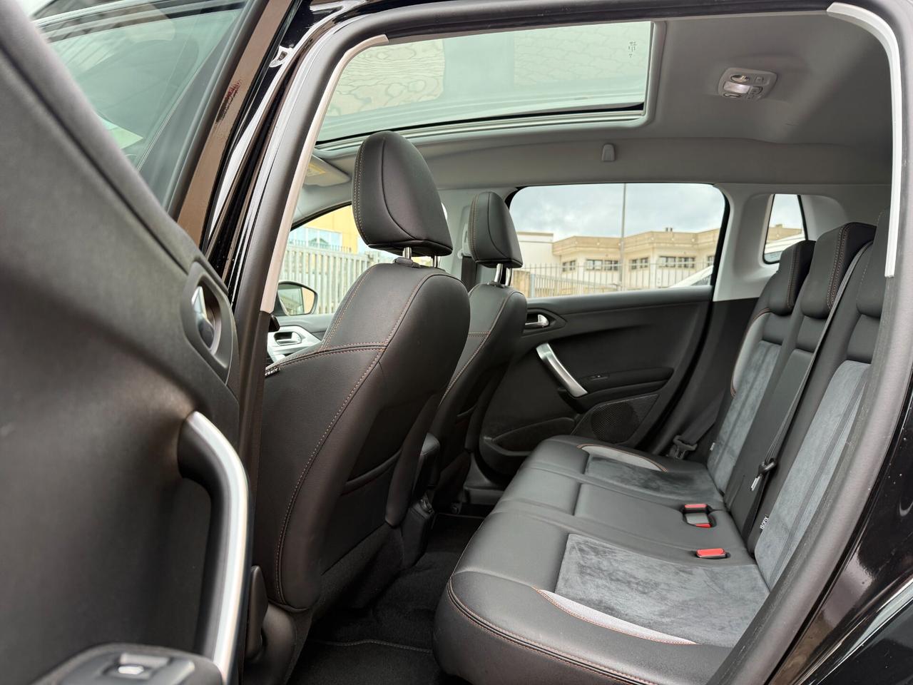 Peugeot 2008 BlueHDi 120 S&S Tetto Pelle JBL Luci Ambiente