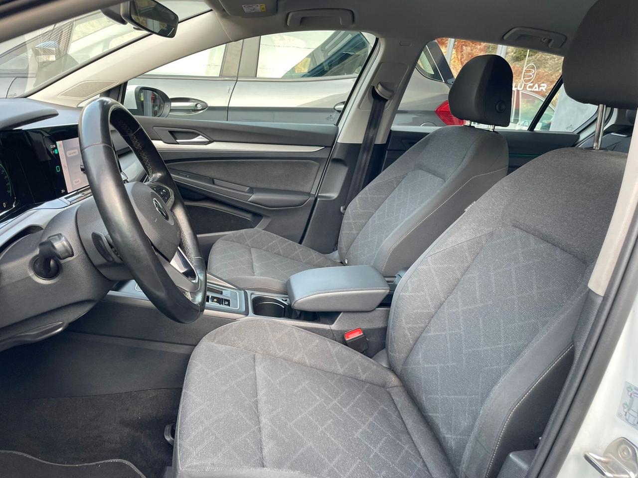 VOLKSWAGEN GOLF 8 1.0 eTSI LIFE DSG 110cv