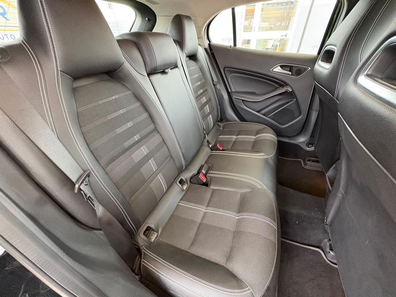 Mercedes-Benz GLA 200 200 D Premium #50687