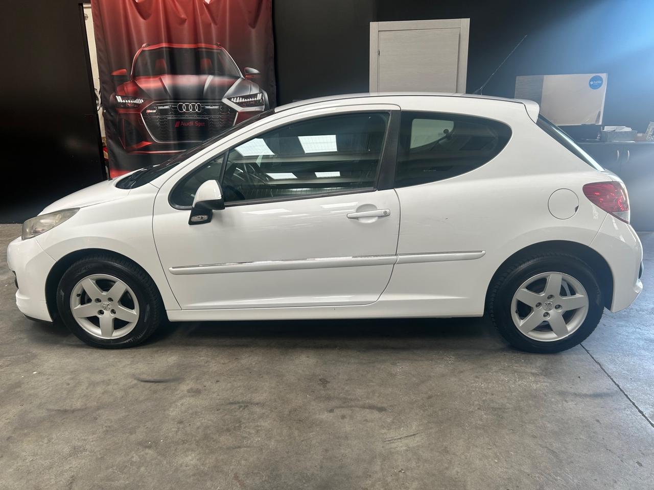 Peugeot 207 1400 hdi 60 cv neopatentati