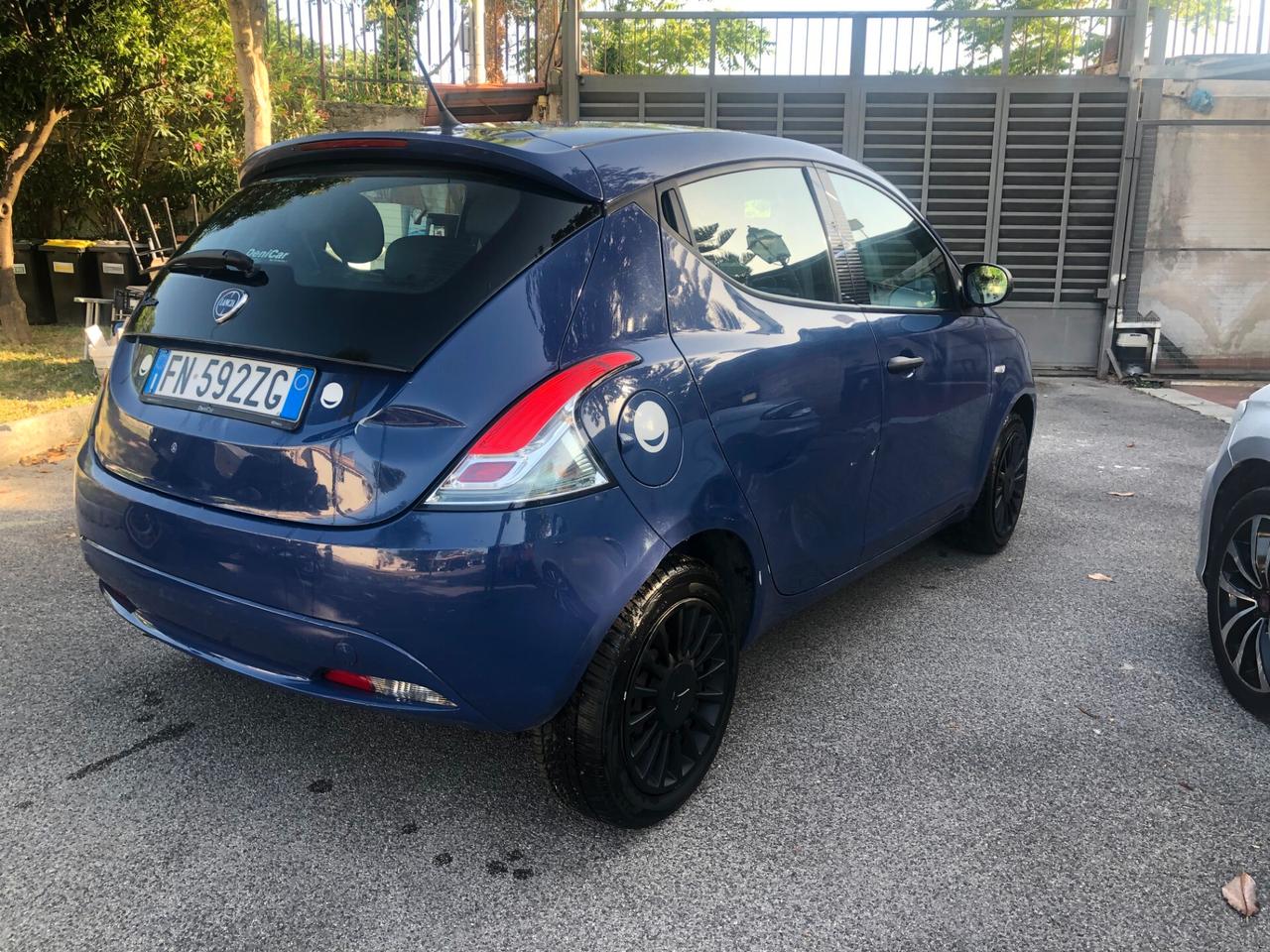 Lancia Ypsilon 1.2 69 CV 5 porte Unyca