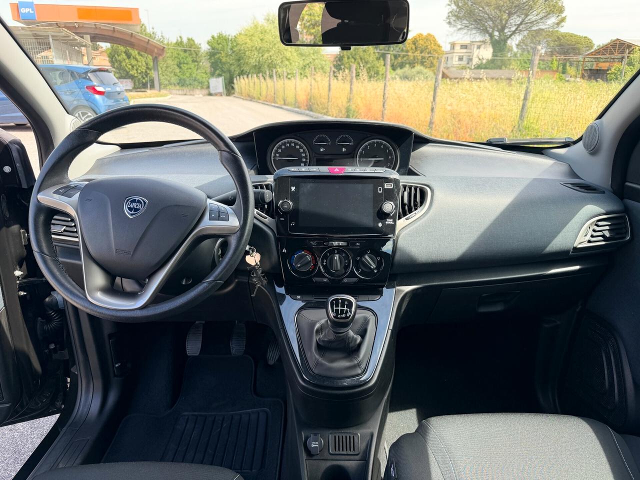 Lancia Ypsilon 1.0 FireFly 5 porte S&S Hybrid Gold